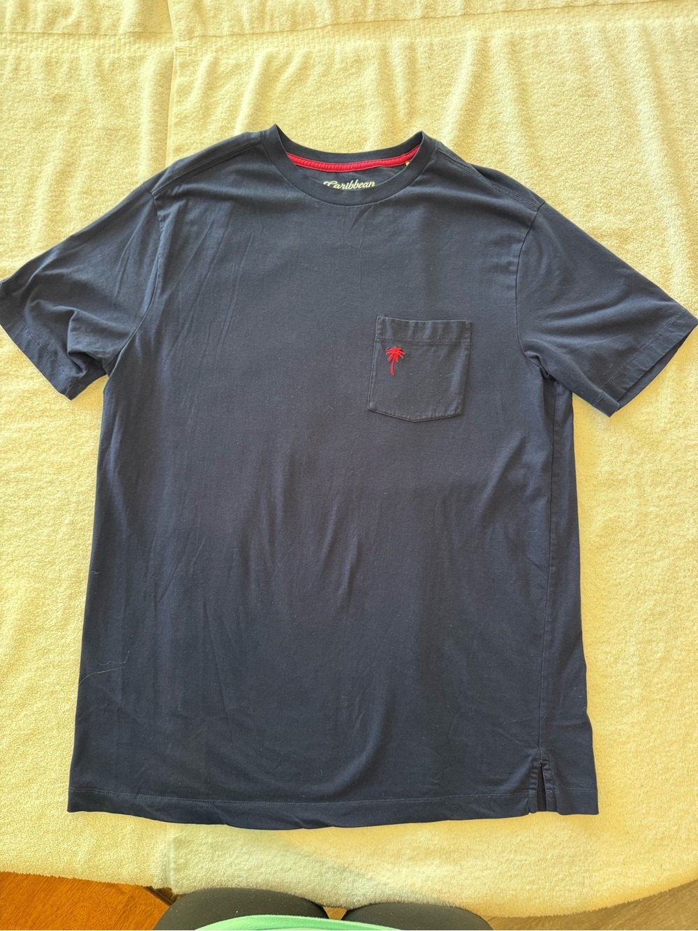 Caribbean Men’s Pocket T-Shirt with Red Palm Detail - size Large